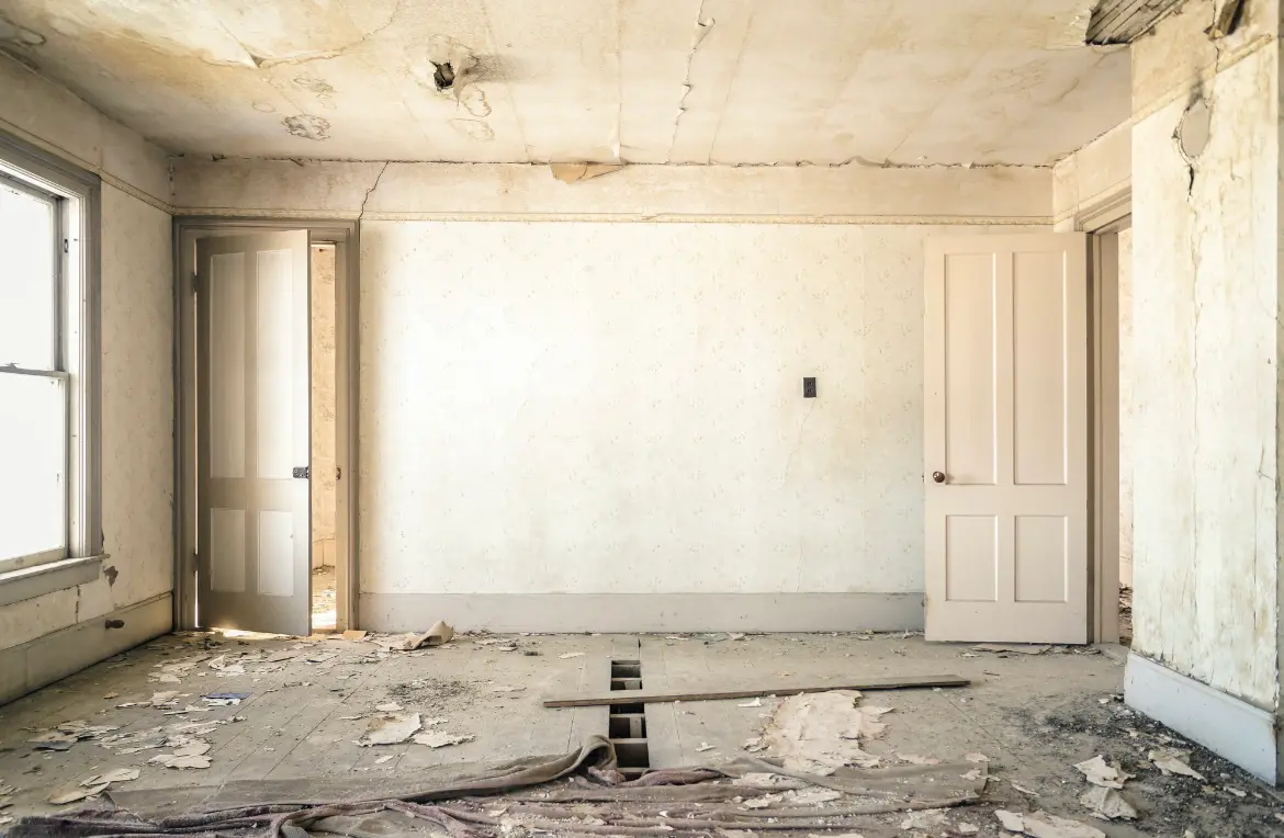 Waste disposal crew managing a cleanout project in Rancho Palos Verdes